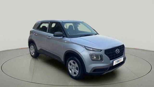 https://images10.gaadi.com/usedcar_image/4547159/original/76f044189b65dcb4a32a1287060ffed6.jpg?imwidth=6400