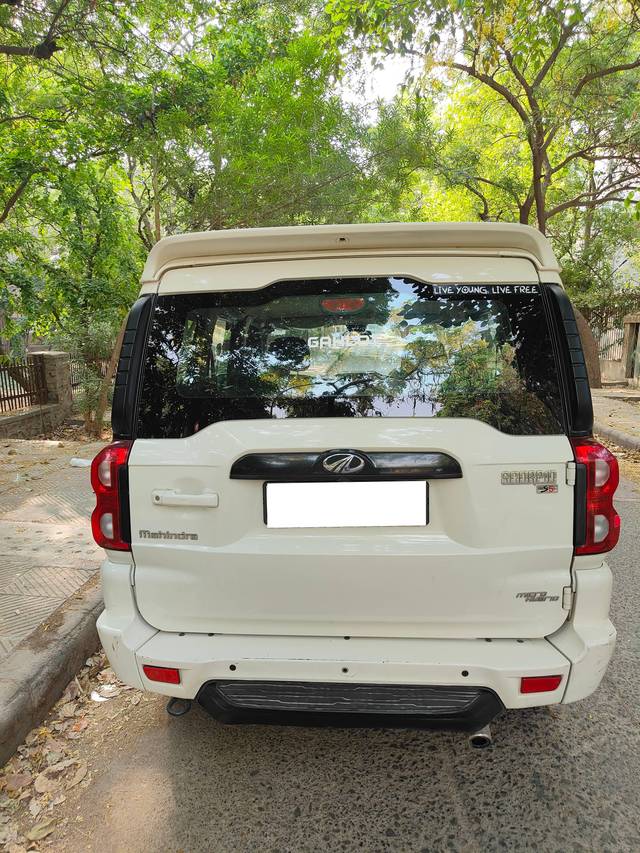 https://images10.gaadi.com/usedcar_image/4547160/original/processed_86b977b980ac89670a7052939cee9a01.jpg?imwidth=6401