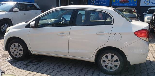 https://images10.gaadi.com/usedcar_image/4547164/original/processed_62ba20adebbac80bba9ec0a4d255ddcb.jpg?imwidth=6402