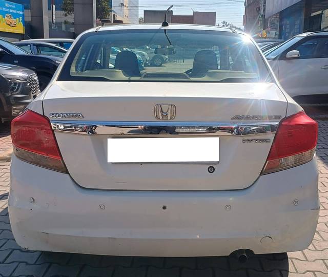https://images10.gaadi.com/usedcar_image/4547164/original/processed_a0fdccc6c67e0769fb25a65cb7c0897b.jpg?imwidth=6401