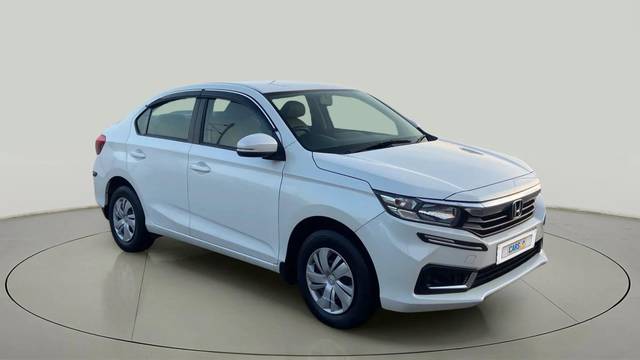 https://images10.gaadi.com/usedcar_image/4547177/original/12db6d7ffb395297b6748fb1d9993965.jpg?imwidth=6400