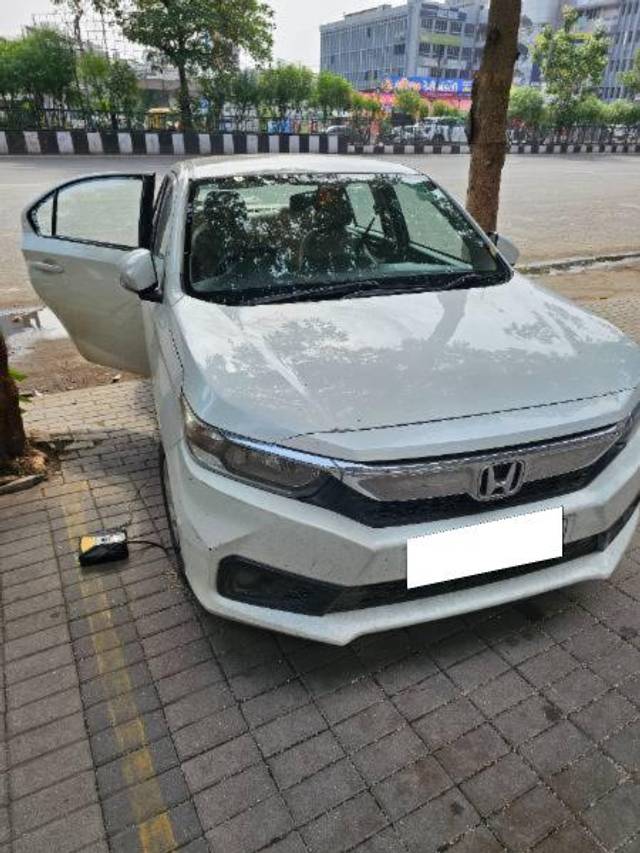 https://images10.gaadi.com/usedcar_image/4547213/original/processed_293470ed-e621-4cfa-8bc5-32911367a99c.jpg?imwidth=6400