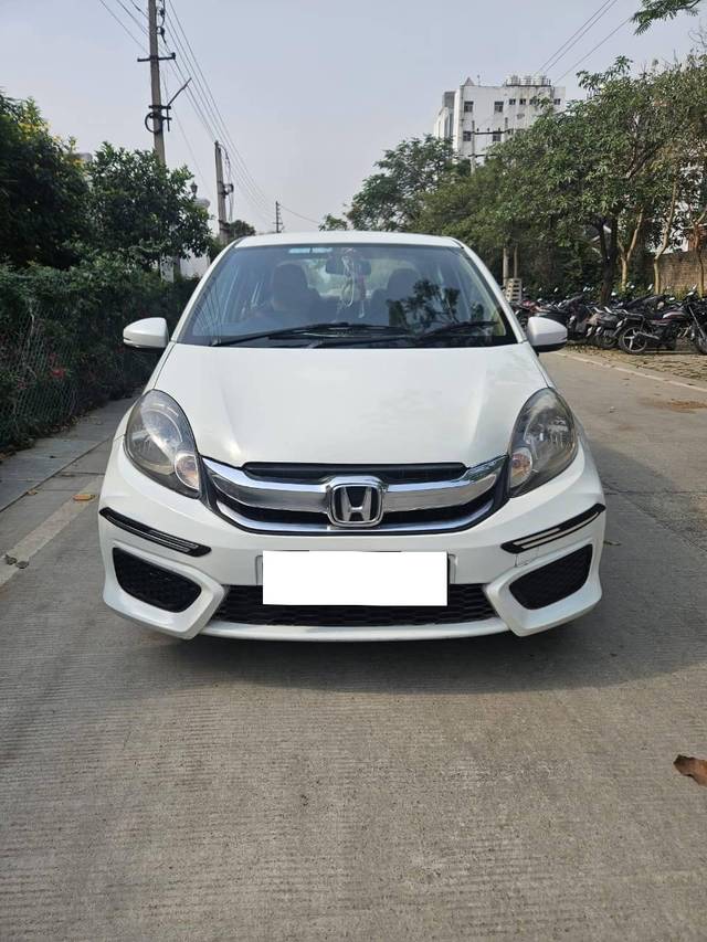 https://images10.gaadi.com/usedcar_image/4547259/original/processed_0f5b0c65035ace9ef6c432c9d96f8de1.jpg?imwidth=6400