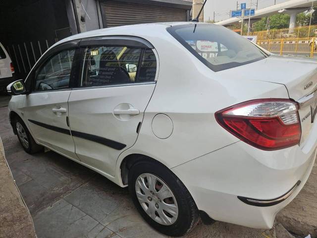 https://images10.gaadi.com/usedcar_image/4547259/original/processed_7e08011e63aabc1fb7454a5dde83eeb7.jpg?imwidth=6402