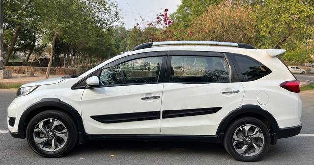 https://images10.gaadi.com/usedcar_image/4547263/original/2b3d2dad4f8ef25e3cb33a42b49f7856.jpg?imwidth=6402