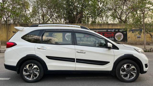 https://images10.gaadi.com/usedcar_image/4547263/original/processed_7a2bafbd611625c150b60aeffc2e2d34.jpg?imwidth=6401