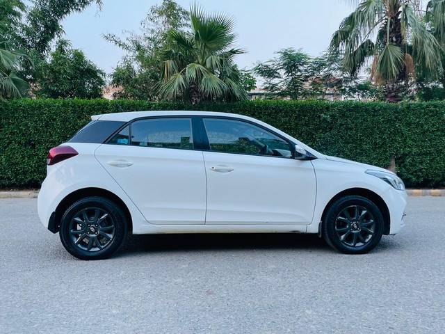 https://images10.gaadi.com/usedcar_image/4547266/original/5efe3c124b7ad5aa907e5d095ddac069.jpg?imwidth=6401