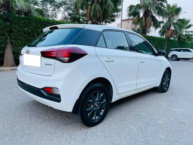 https://images10.gaadi.com/usedcar_image/4547266/original/processed_bd95180a8a4c7fe43ab45b9150aff397.jpg?imwidth=6402