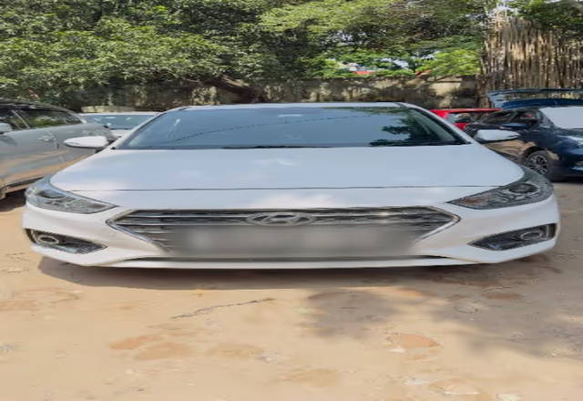 https://images10.gaadi.com/usedcar_image/4547272/original/051409cb-b356-49d3-8d41-343d9188df31.?imwidth=6400
