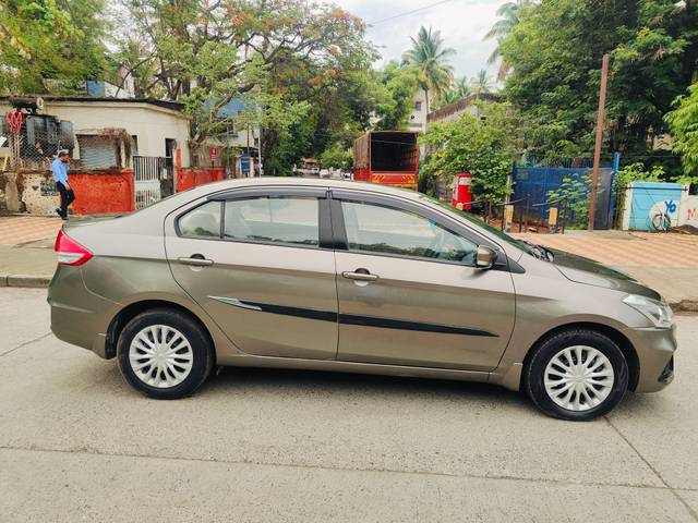 https://images10.gaadi.com/usedcar_image/4547275/original/processed_29e811f86884f12cebc07a164969cbc5.jpg?imwidth=6401