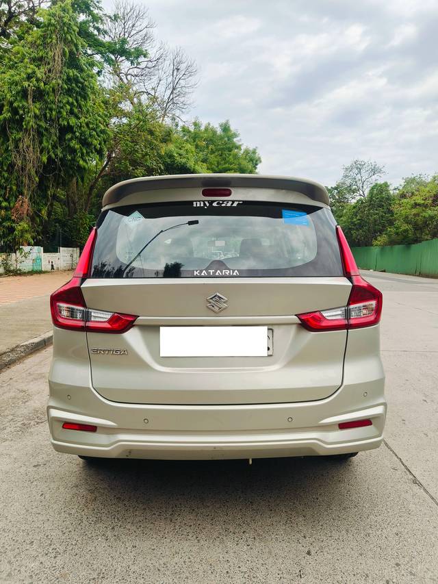 https://images10.gaadi.com/usedcar_image/4547282/original/processed_86fb1a33d8afc05ffdf1180758d2cb77.jpg?imwidth=6402
