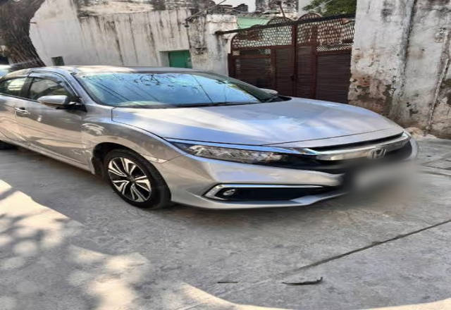 https://images10.gaadi.com/usedcar_image/4547303/original/e74b6a5c-3c27-4d76-b701-815b81099ef9.?imwidth=6400