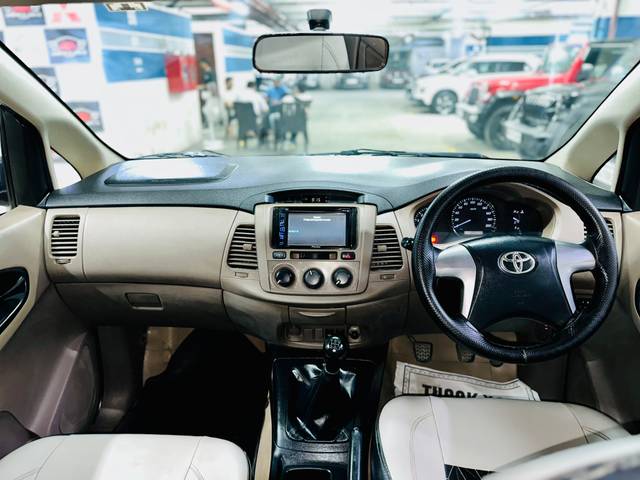 https://images10.gaadi.com/usedcar_image/4547306/original/8c95fe3c5a9bc0fef7d658c6ace98653.jpg?imwidth=6402