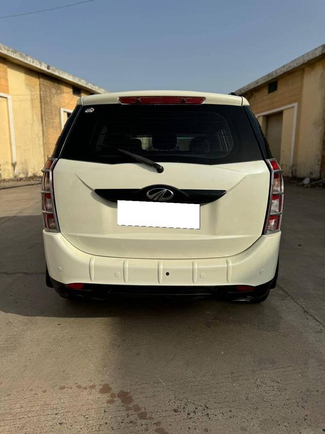 https://images10.gaadi.com/usedcar_image/4547309/original/processed_a4b4ff74164421b161d378b443561bbb.jpg?imwidth=6402