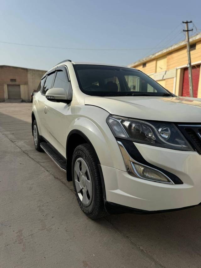 https://images10.gaadi.com/usedcar_image/4547309/original/processed_f3f1bcb718db686d1f4978a0ae7a17b8.jpg?imwidth=6400