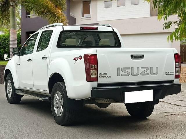 https://images10.gaadi.com/usedcar_image/4547314/original/processed_5a444996593bb102707ec3fd1799c29d.jpg?imwidth=6402