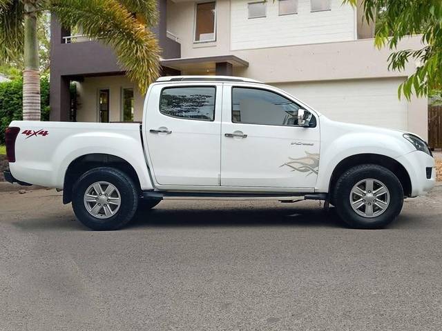 https://images10.gaadi.com/usedcar_image/4547314/original/processed_63fe4a7161e8613e9d127edac6ed96b7.jpg?imwidth=6401