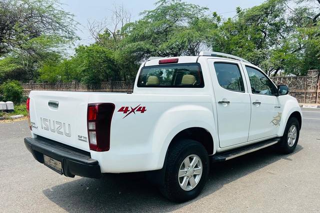 https://images10.gaadi.com/usedcar_image/4547314/original/processed_8aa868e0dae347a39751b82dcc4f9469.jpg?imwidth=6402
