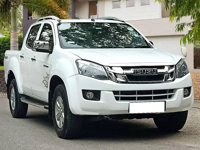 https://images10.gaadi.com/usedcar_image/4547314/original/processed_93bfbe3d9511213cd692ab59362a3c23.jpg?imwidth=6400