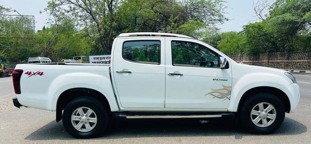 https://images10.gaadi.com/usedcar_image/4547314/original/processed_b270ab32561bcf6b20d2889cfb818df0.jpg?imwidth=6401