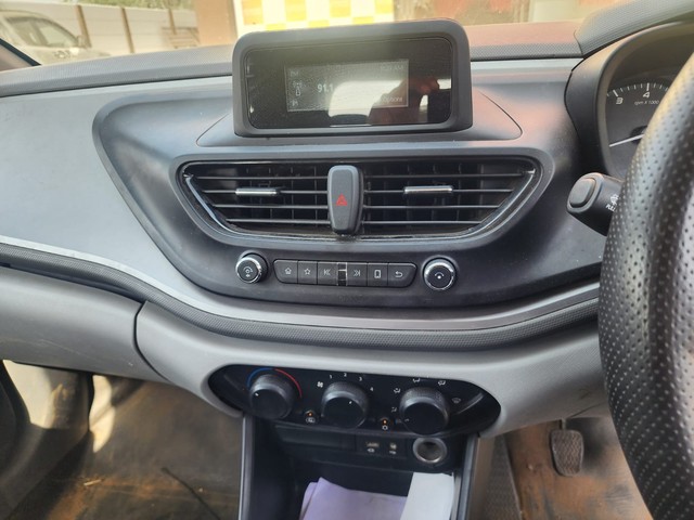 Second-hand 2020 Tata Altroz XM for sale in Sabarkantha-11