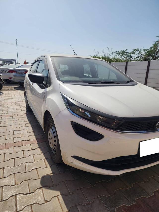 https://images10.gaadi.com/usedcar_image/4547324/original/processed_f32b3e97742640f258288fd0a098e304.jpg?imwidth=6400