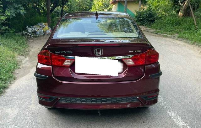 https://images10.gaadi.com/usedcar_image/4547330/original/processed_a304d2fe90d334b421fe9a4914dfdc50.jpg?imwidth=6402