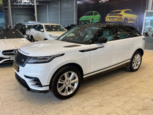 https://images10.gaadi.com/usedcar_image/4547334/original/processed_ee2a536e9ca7728bce8e64bcc83e6c9e.jpg?imwidth=6400