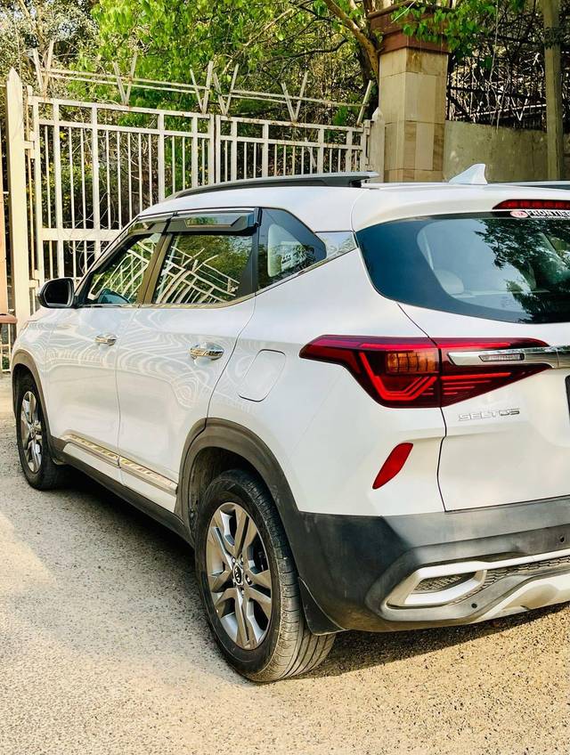 https://images10.gaadi.com/usedcar_image/4547338/original/processed_37766d1e54fed3dd240b2ed777024c0e.jpg?imwidth=6401