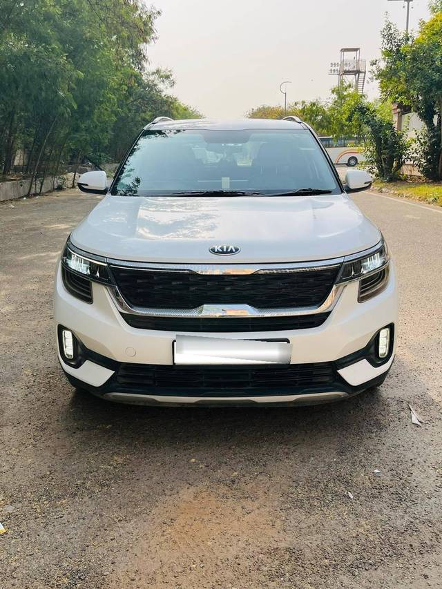 https://images10.gaadi.com/usedcar_image/4547338/original/processed_49ac8a7a87bf06d43e614060515a6f09.jpg?imwidth=6402