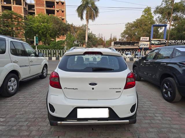 https://images10.gaadi.com/usedcar_image/4547342/original/processed_027ce651d281d17665bb1183fee9a087.jpg?imwidth=6402