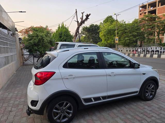 https://images10.gaadi.com/usedcar_image/4547342/original/processed_37697ed2f3082443e31c37c190aab9ed.jpg?imwidth=6401