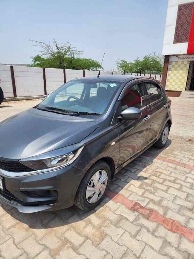 https://images10.gaadi.com/usedcar_image/4547343/original/processed_24af81b4ef11d093785db6bb37db5063.jpg?imwidth=6400