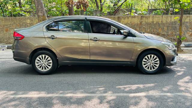 https://images10.gaadi.com/usedcar_image/4547348/original/a8ac6344-b46d-4602-b61e-cecea01b1041.jpg?imwidth=6400