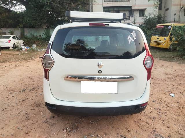https://images10.gaadi.com/usedcar_image/4547406/original/processed_08d7e92414ee68626ae2a501caae6270.jpg?imwidth=6401
