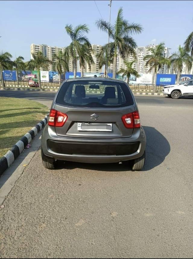 https://images10.gaadi.com/usedcar_image/4547409/original/processed_8b8ee1a4608b64a417ae895c185807a8.jpg?imwidth=6401