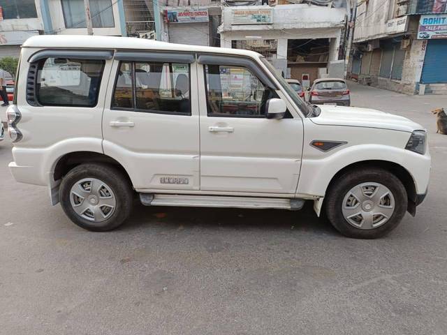 https://images10.gaadi.com/usedcar_image/4547411/original/processed_206b3804e7bee46e310de7a8d66d6804.jpeg?imwidth=6401