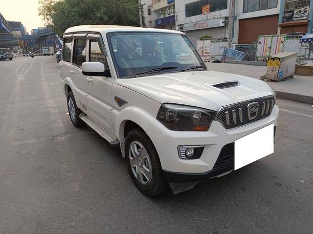 https://images10.gaadi.com/usedcar_image/4547411/original/processed_7fca47c05a64f606260de998d96db386.jpeg?imwidth=6400