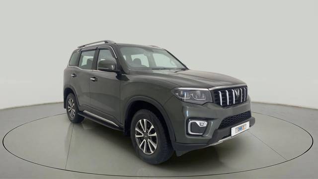 https://images10.gaadi.com/usedcar_image/4547415/original/1048d2d8409f7cecc2f2ae953596e75b.jpg?imwidth=6400