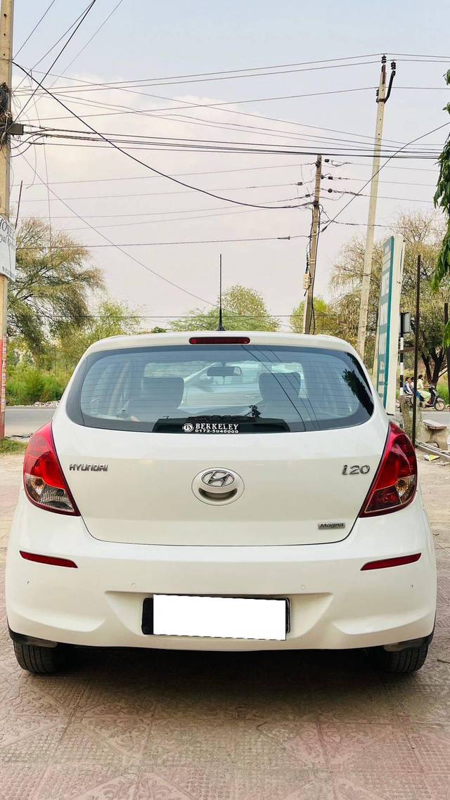 https://images10.gaadi.com/usedcar_image/4547416/original/processed_42630b1833a1bfa7eae3fe3581a2e255.jpg?imwidth=6401