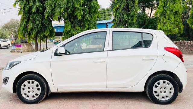 https://images10.gaadi.com/usedcar_image/4547416/original/processed_f6aaade55e76b752bb1260faac2f9c23.jpg?imwidth=6402