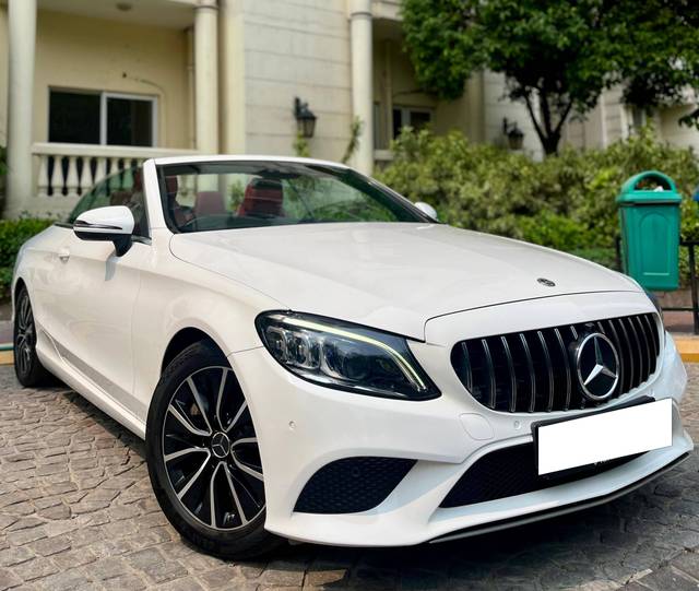 https://images10.gaadi.com/usedcar_image/4547425/original/processed_e14f7c18b1e2f12dae28c50bcda37fd0.jpg?imwidth=6400