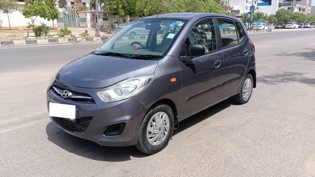 https://images10.gaadi.com/usedcar_image/4547426/original/processed_aa432e314e39ec9393b816dd22da0559.jpg?imwidth=6402