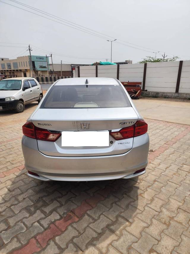 https://images10.gaadi.com/usedcar_image/4547427/original/processed_29105cd52d2bab614f661788c743891e.jpg?imwidth=6401