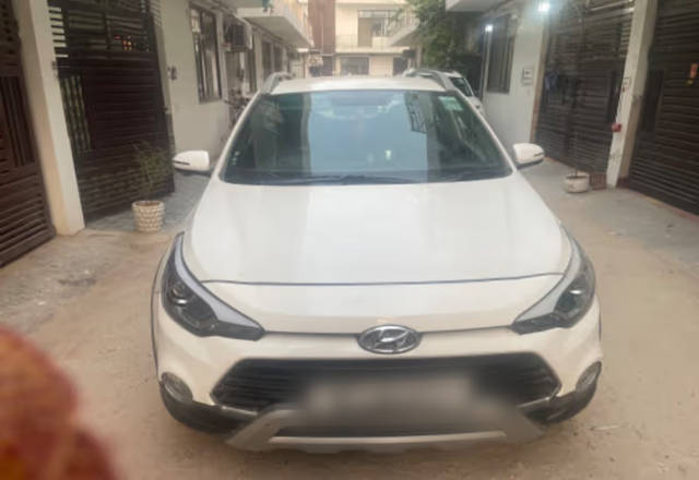 https://images10.gaadi.com/usedcar_image/4547430/original/c561c6af-12b2-40a8-9e7b-2f320e0137ae.?imwidth=6402