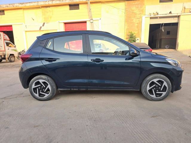 https://images10.gaadi.com/usedcar_image/4547440/original/processed_439af75be0ddc3e3f3e5d0220ce58a47.jpg?imwidth=6401