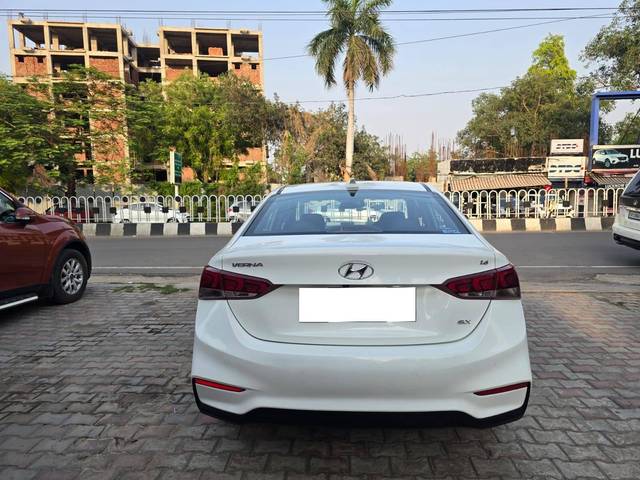 https://images10.gaadi.com/usedcar_image/4547441/original/processed_1143f70961f1b91ce9f38030c932ffc1.jpg?imwidth=6401