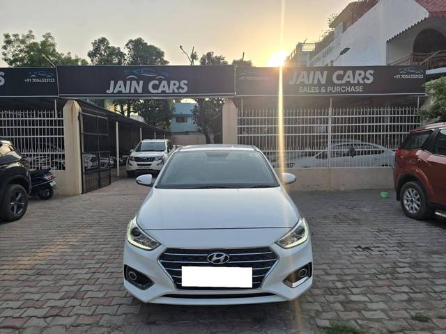 https://images10.gaadi.com/usedcar_image/4547441/original/processed_b2f50301de2552baf762de05c57d30e9.jpg?imwidth=6402