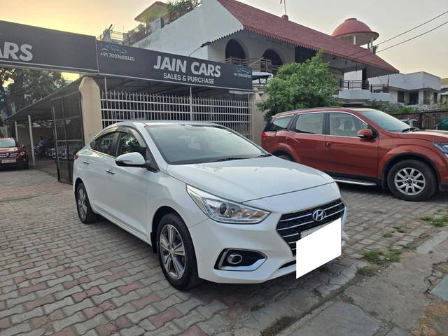 https://images10.gaadi.com/usedcar_image/4547441/original/processed_d878d0dcaef34ad8ad3b0d4cfdcb497a.jpg?imwidth=6400
