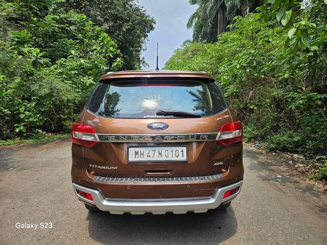 https://images10.gaadi.com/usedcar_image/4547445/original/processed_82ac539e3b5fee6eed35b031be7dbef2.jpg?imwidth=6402